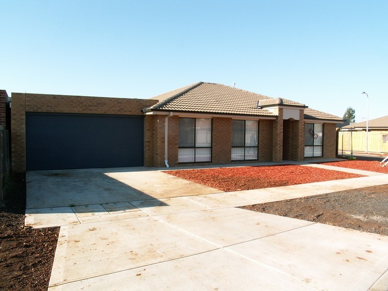 1/62 Andrew Street, Melton South VIC 3338