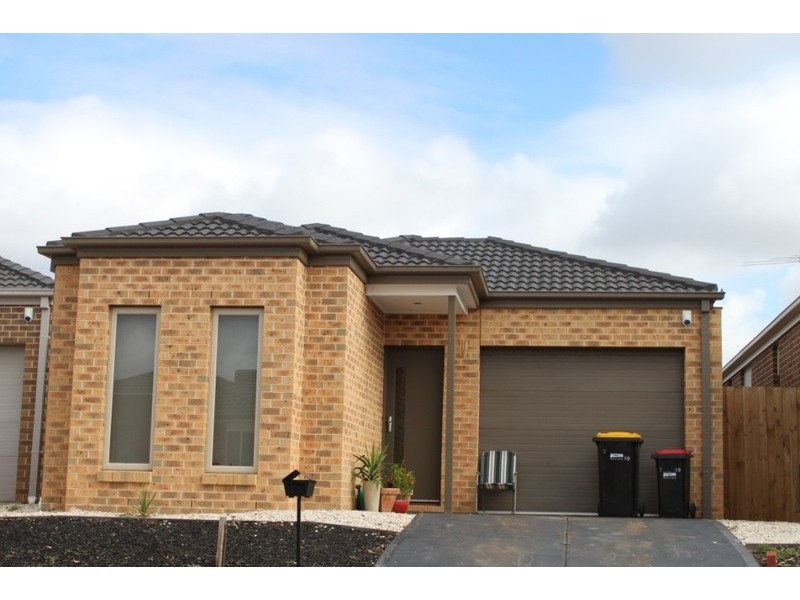 2/19 Haywood Grove, Melton VIC 3337