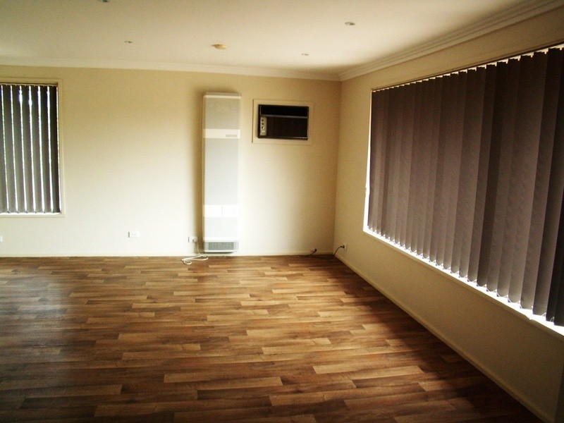 8 Kingsley Place, Melton West VIC 3337