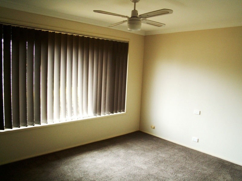 8 Kingsley Place, Melton West VIC 3337