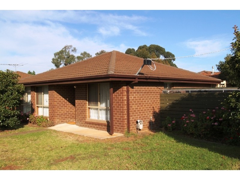 1/14 Creek Street, Melton South VIC 3338