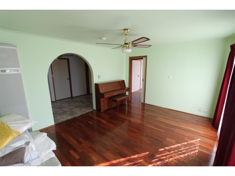 1/14 Creek Street, Melton South VIC 3338