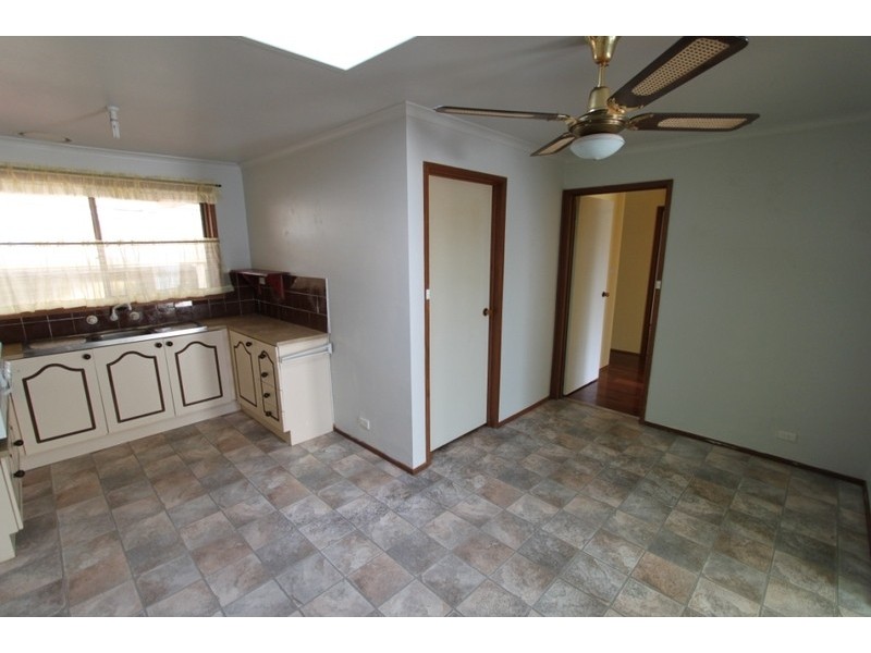 1/14 Creek Street, Melton South VIC 3338