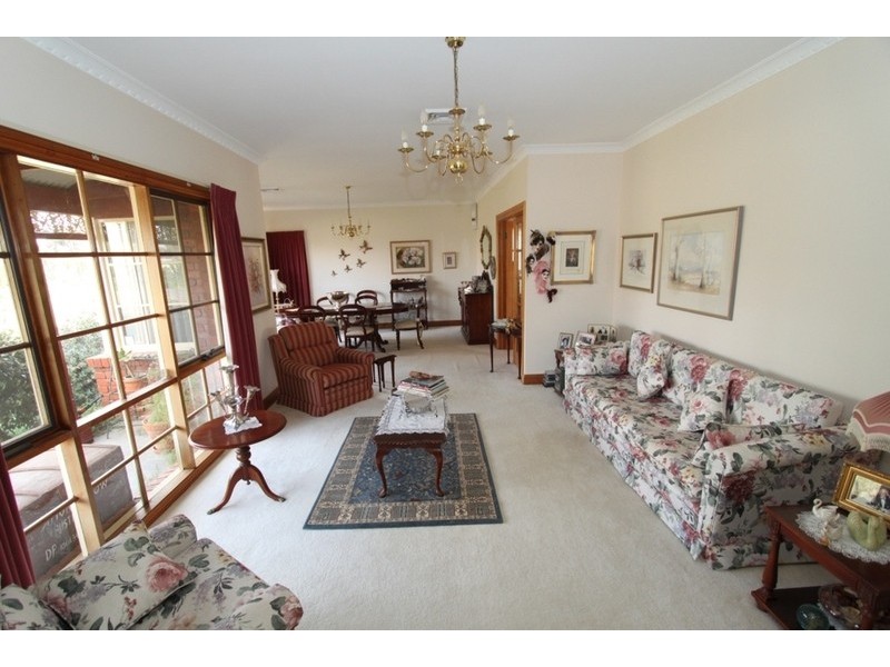 10 Greenstead Amble, Kurunjang VIC 3337