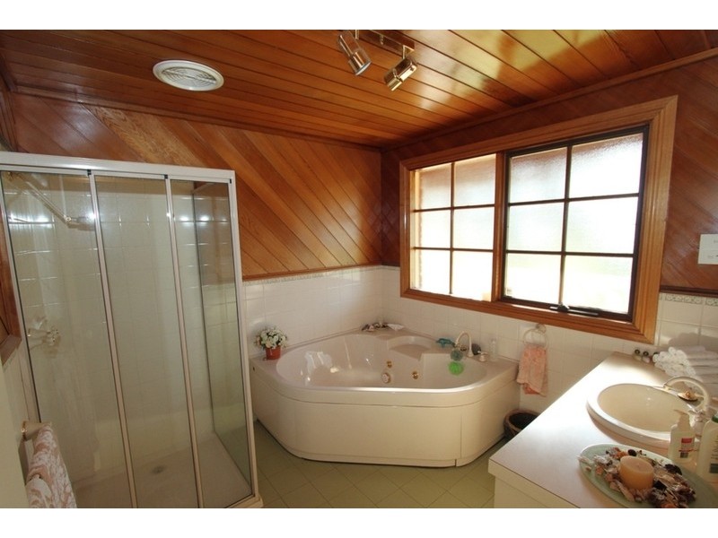 10 Greenstead Amble, Kurunjang VIC 3337