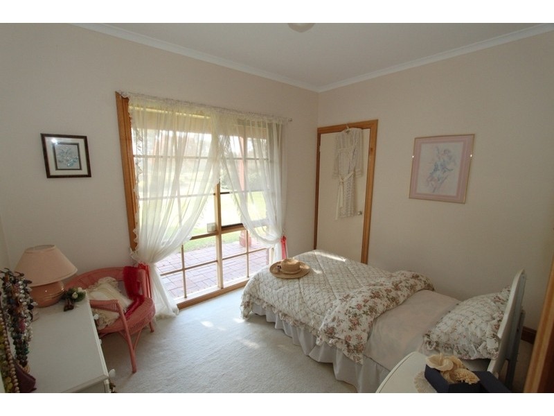 10 Greenstead Amble, Kurunjang VIC 3337