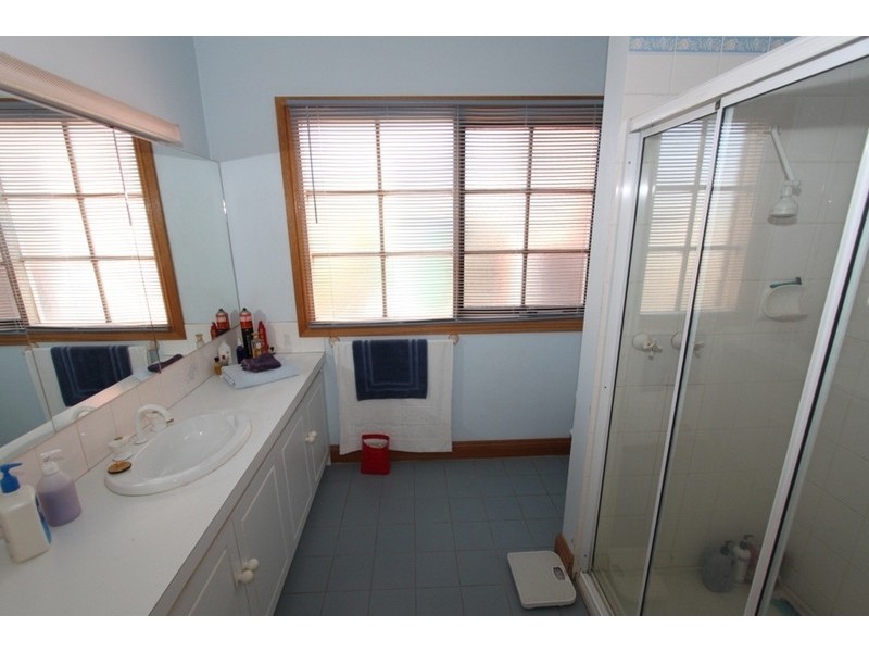 10 Greenstead Amble, Kurunjang VIC 3337