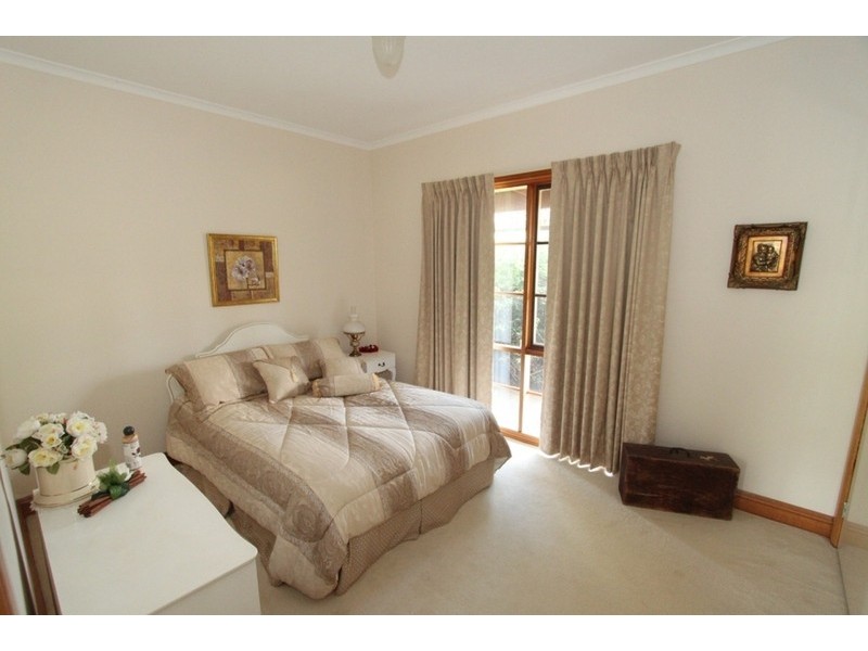 10 Greenstead Amble, Kurunjang VIC 3337