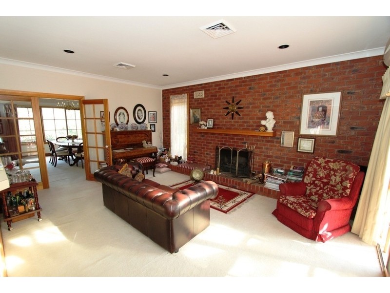 10 Greenstead Amble, Kurunjang VIC 3337