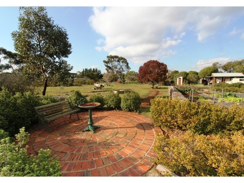 10 Greenstead Amble, Kurunjang VIC 3337