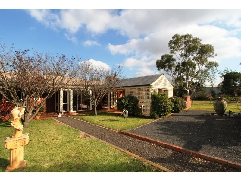 10 Greenstead Amble, Kurunjang VIC 3337