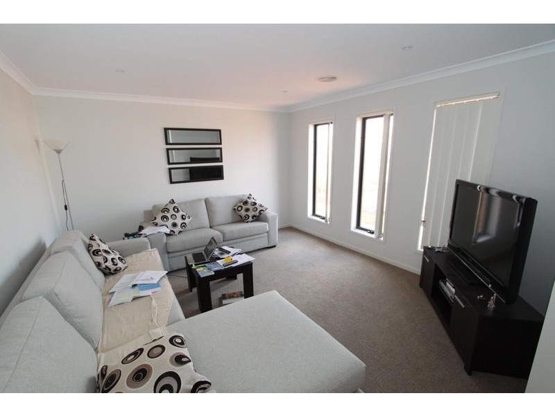 33 Gallery Avenue, Melton West VIC 3337