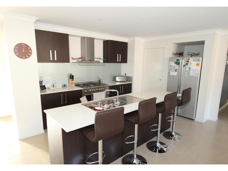 33 Gallery Avenue, Melton West VIC 3337