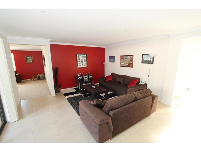 33 Gallery Avenue, Melton West VIC 3337