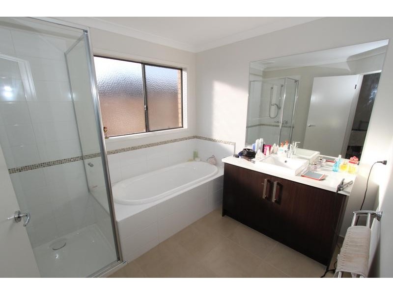 33 Gallery Avenue, Melton West VIC 3337