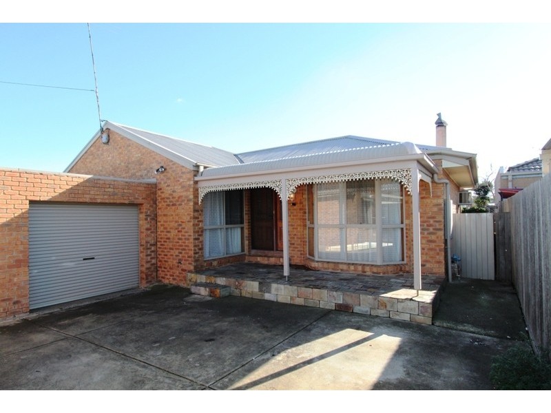 2/81 Gretel Grove, Melton VIC 3337