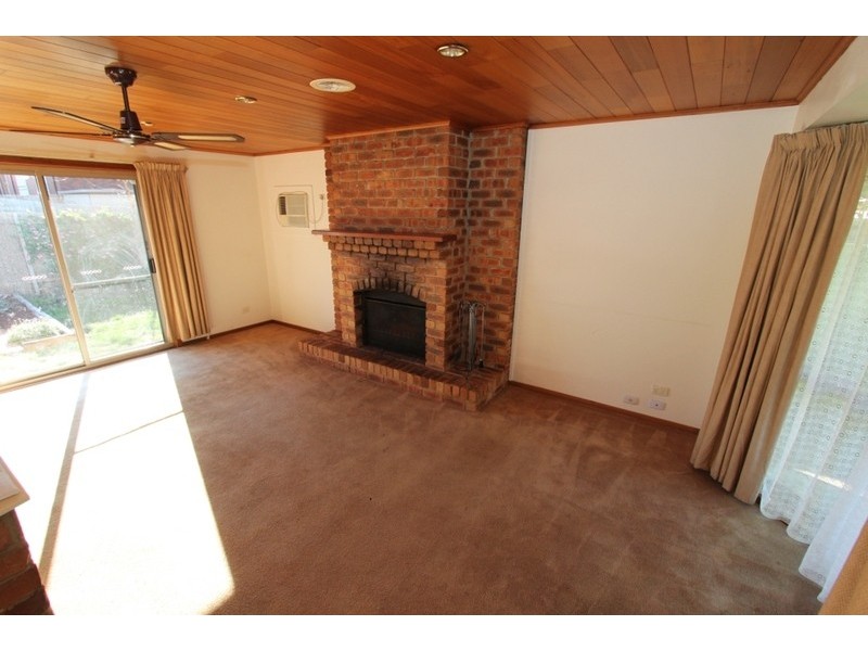 2/81 Gretel Grove, Melton VIC 3337