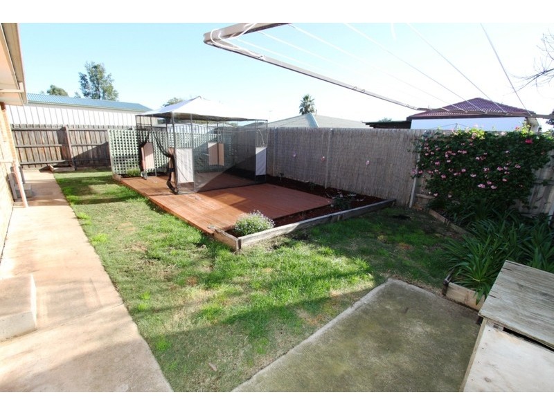 2/81 Gretel Grove, Melton VIC 3337