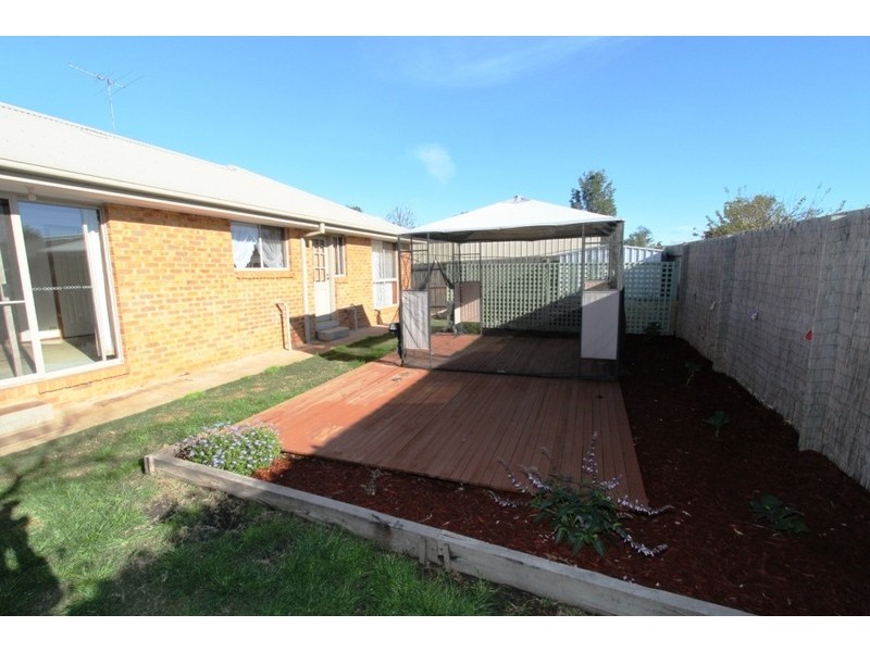 2/81 Gretel Grove, Melton VIC 3337