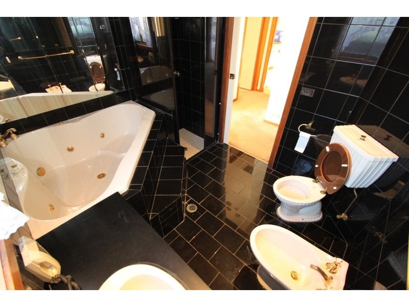 2/81 Gretel Grove, Melton VIC 3337