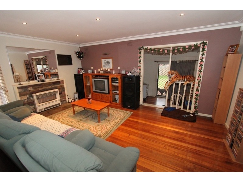 5 Falcon Drive, Melton VIC 3337