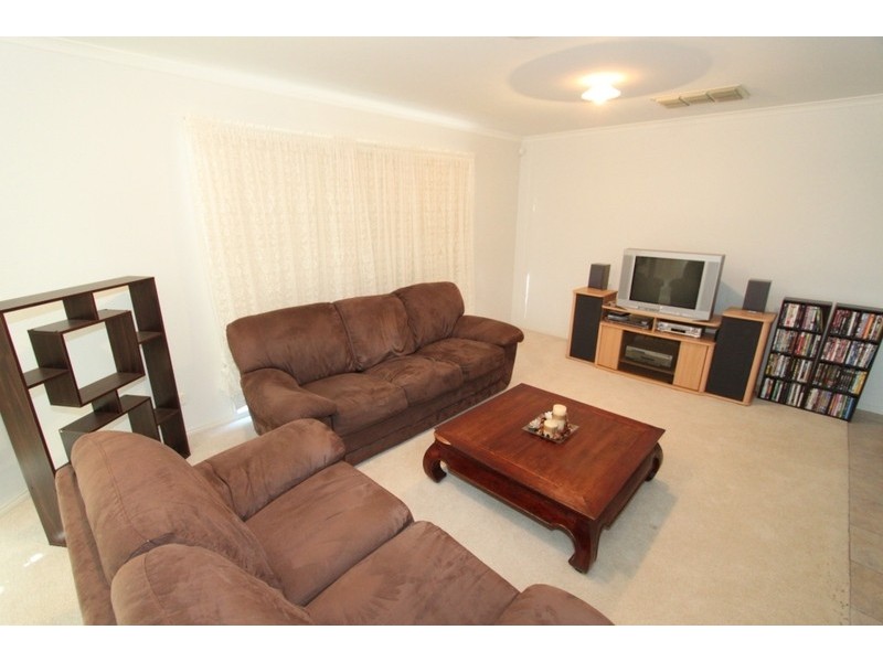 4 Dunrossil Court, Brookfield VIC 3338