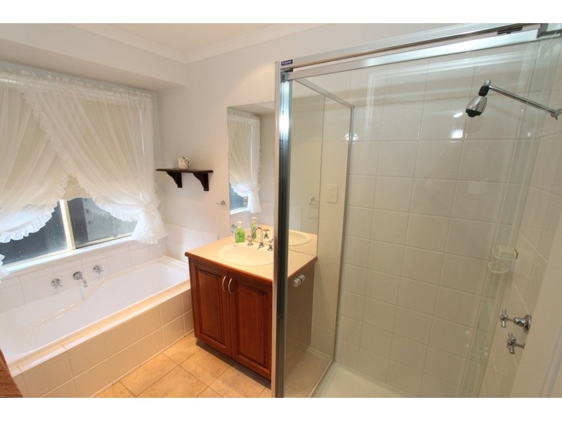 4 Dunrossil Court, Brookfield VIC 3338