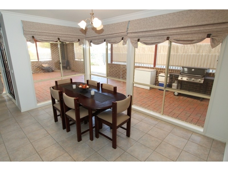 4 Dunrossil Court, Brookfield VIC 3338