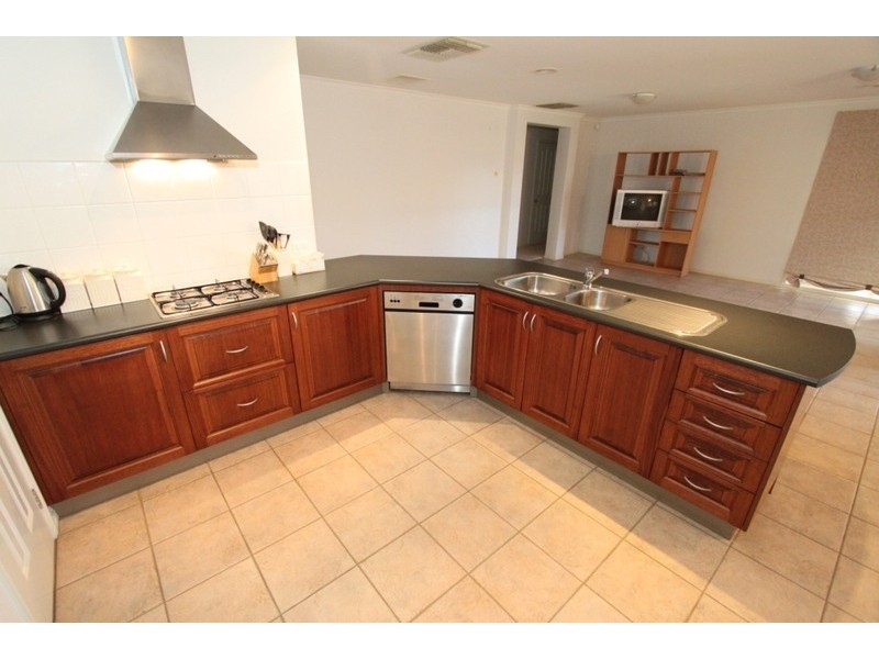 4 Dunrossil Court, Brookfield VIC 3338