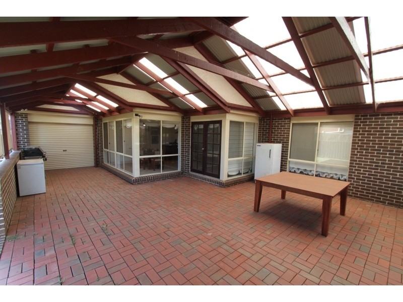 4 Dunrossil Court, Brookfield VIC 3338