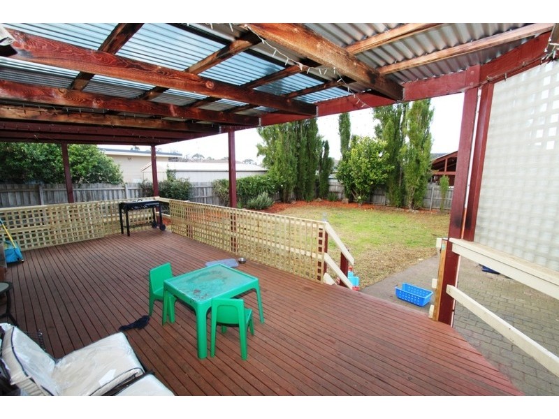 20 Vista Drive, Melton VIC 3337