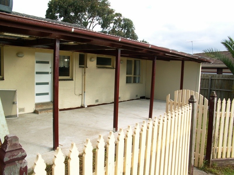 4 Quail Crescent, Melton VIC 3337