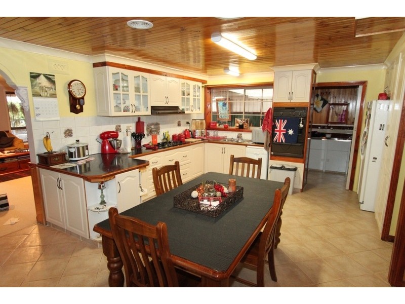 19 Tamar Drive, Melton South VIC 3338