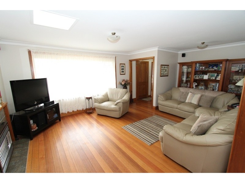 54 Vista Drive, Melton VIC 3337