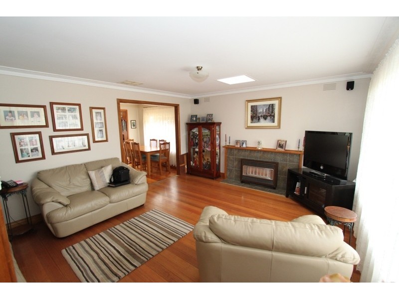 54 Vista Drive, Melton VIC 3337