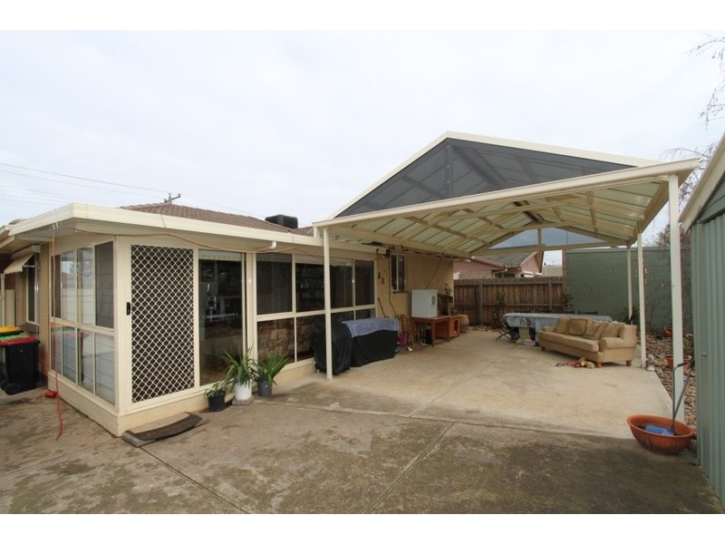 54 Vista Drive, Melton VIC 3337