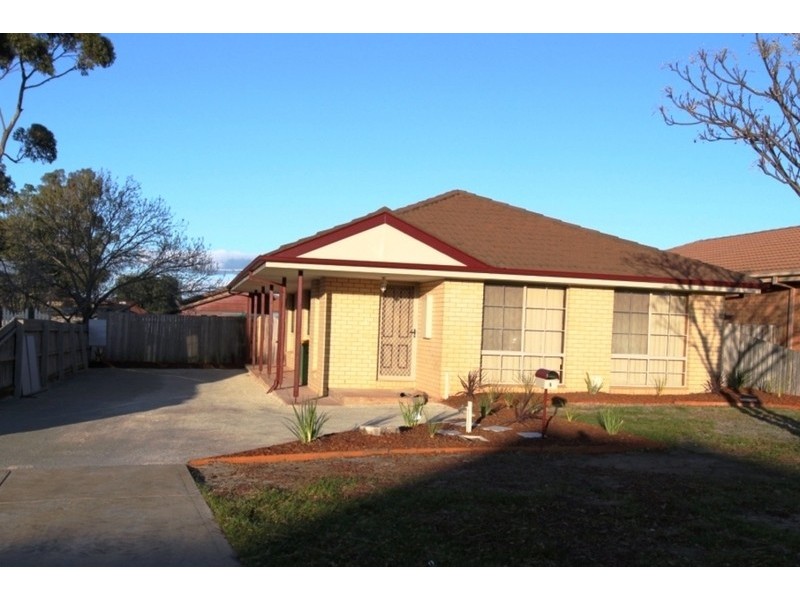 4 Oakfield Court, Melton South VIC 3338