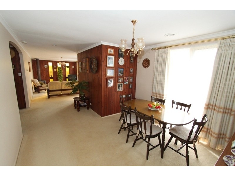 26 Lawson Road, Melton South VIC 3338