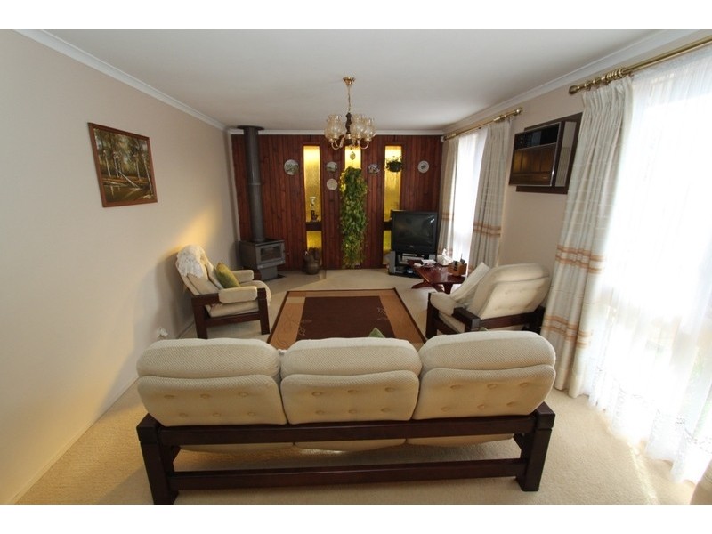 26 Lawson Road, Melton South VIC 3338