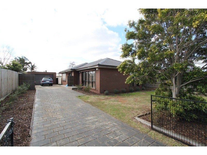 16 Chauvel Street, Melton South VIC 3338