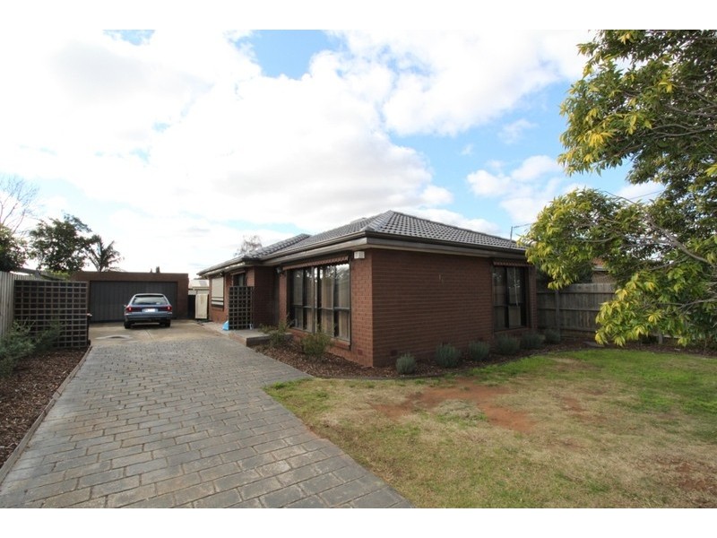 16 Chauvel Street, Melton South VIC 3338