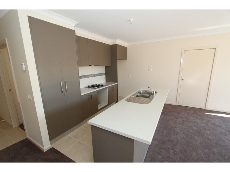 6/4 Black Knight Way, Kurunjang VIC 3337