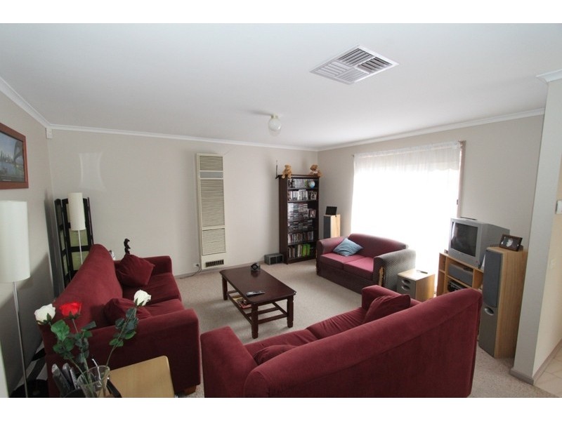 6/35 Wickham Street, Melton South VIC 3338