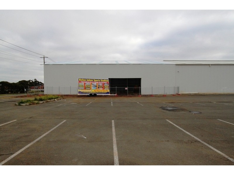 2/10 Reserve Road, Melton VIC 3337