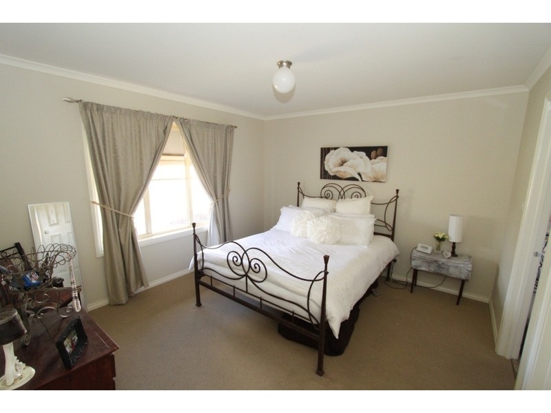 5 Lovat Place, Melton VIC 3337