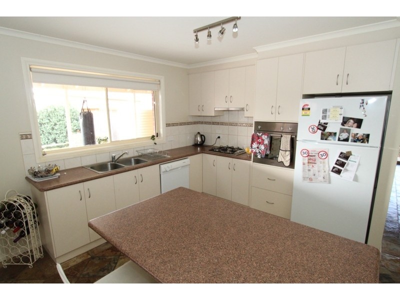 5 Lovat Place, Melton VIC 3337