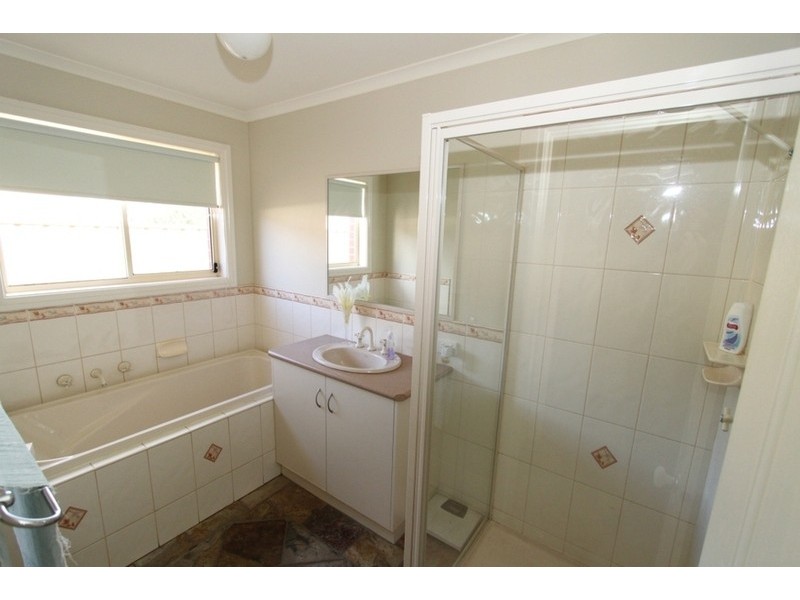 5 Lovat Place, Melton VIC 3337