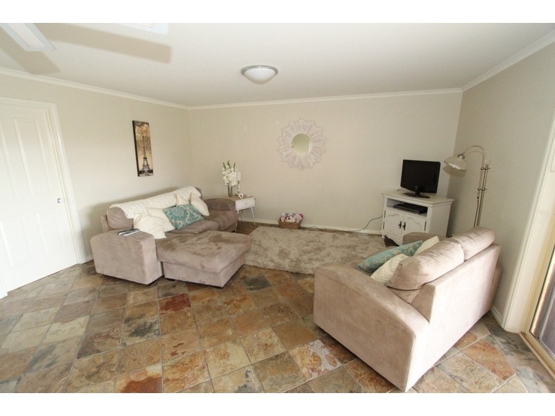 5 Lovat Place, Melton VIC 3337