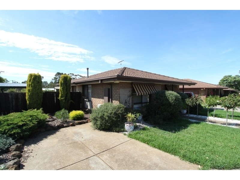 8/11 Henry Street, Melton VIC 3337