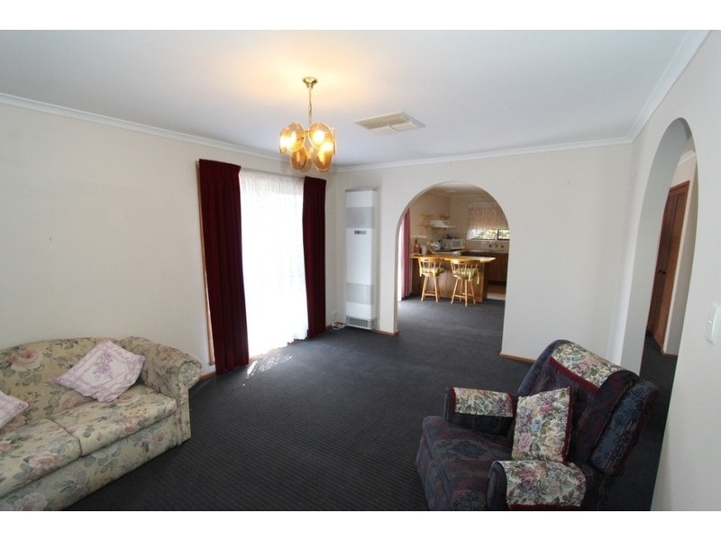 8/11 Henry Street, Melton VIC 3337